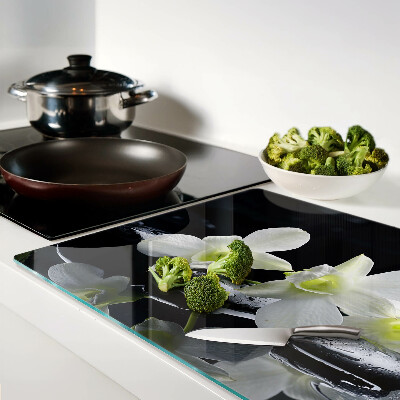 Snijplanken van glas Orchideeën op een zwarte achtergrond