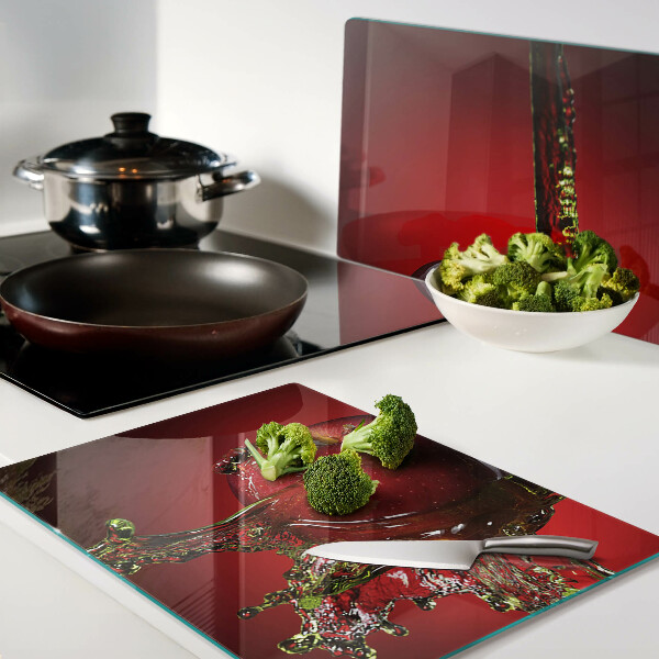 Snijplanken van glas Rode appel met water