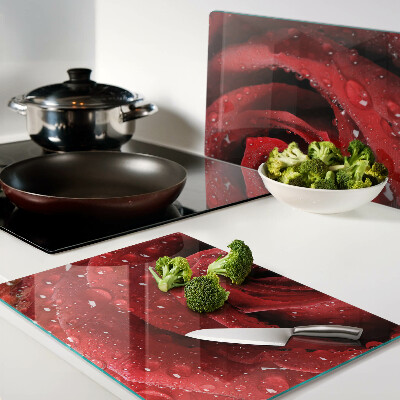 Glazen snijplanken Rode roos met waterdruppels