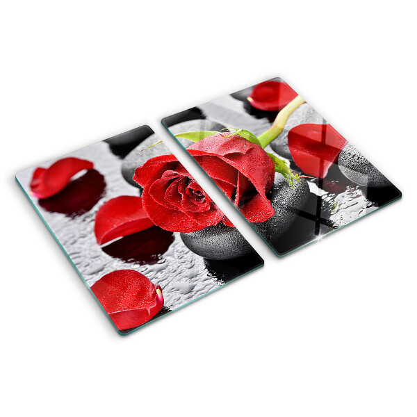 Snijplanken van glas Roos op stenen met waterdruppels