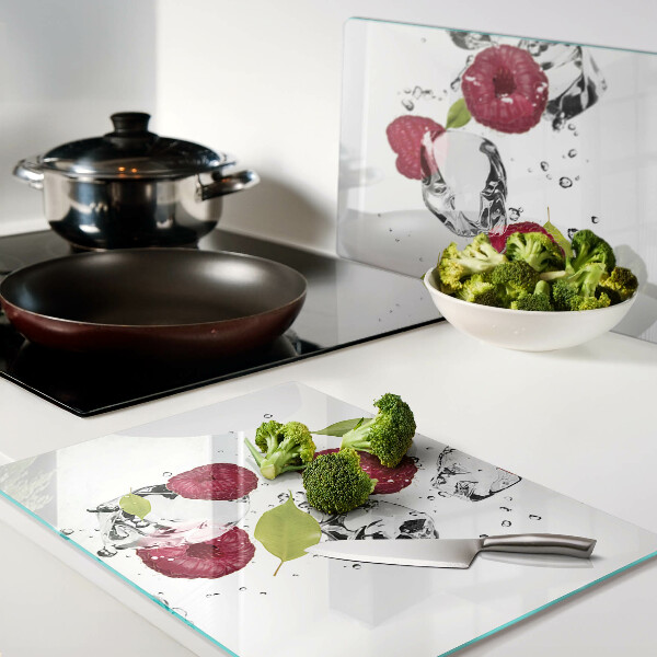 Snijplanken van glas Aardbeien met ijs