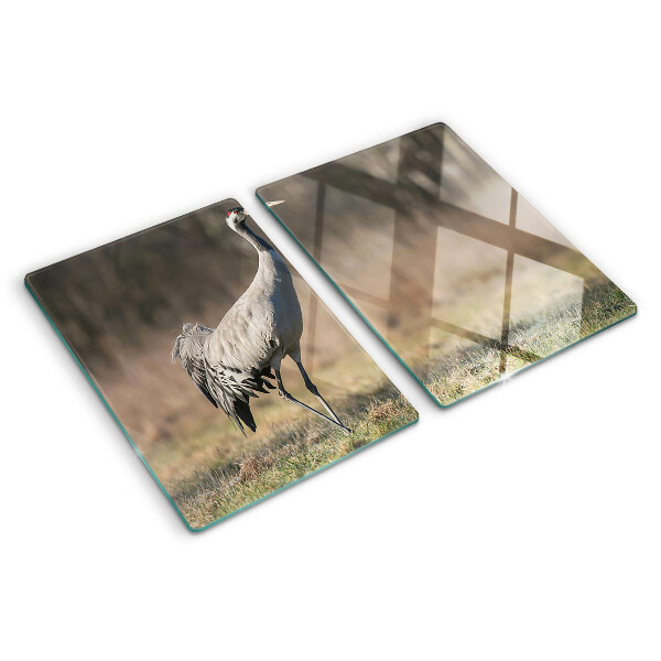 Glazen snijplanken Een kraan tegen de achtergrond van een landschap.