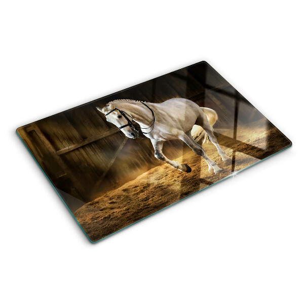 Snijplanken van glas Een paard in beweging in de stal.