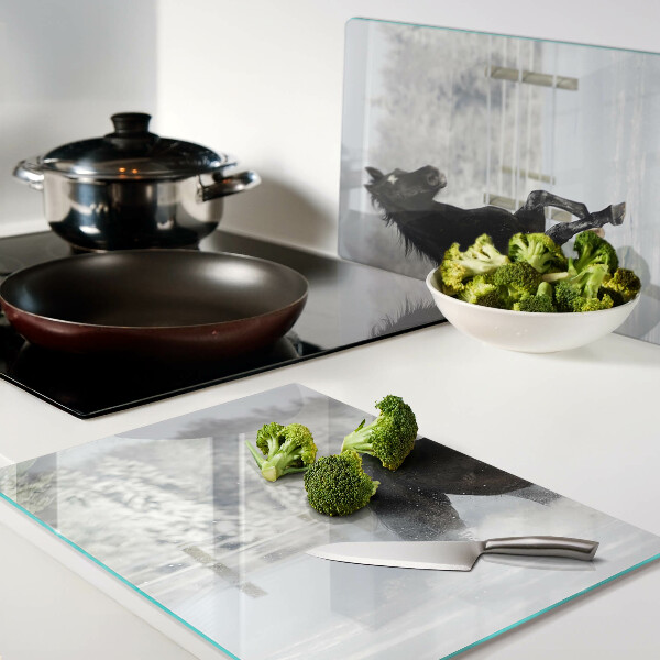 Glazen snijplanken Een paard in een winterlandschap