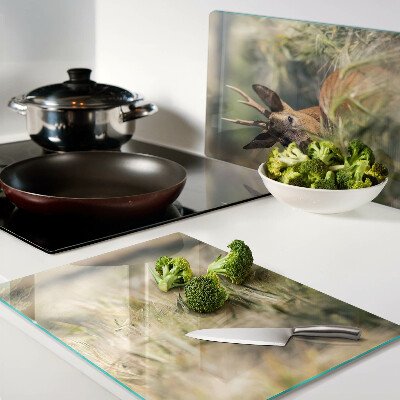 Snijplanken glas Een reekalfje in het veld