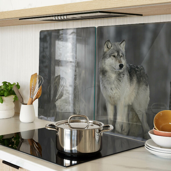 Snijplanken van glas Een wolf in een bosrijke omgeving.