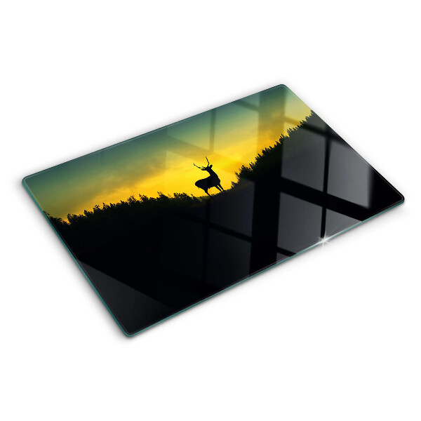 Snijplanken glas Herten tegen de achtergrond van de ondergaande zon.