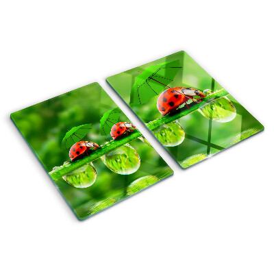Glazen snijplanken Lieveheersbeestjes op bladeren met waterdruppels