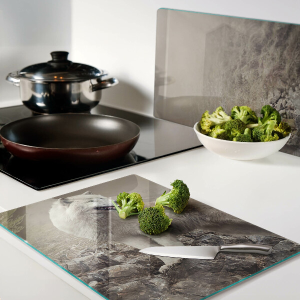 Snijplanken glas Wolf op een rotsachtige berg