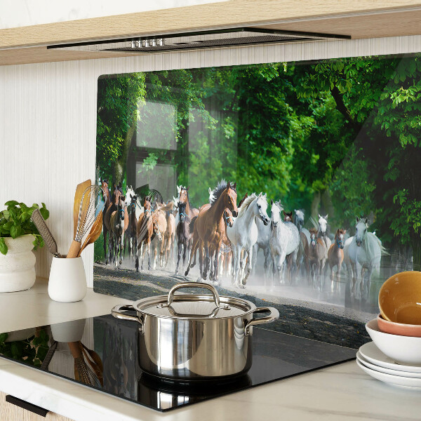Snijplanken van glas Galopperende paarden in de natuur
