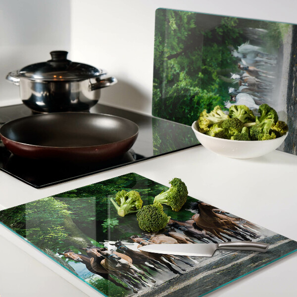 Snijplanken van glas Galopperende paarden in de natuur