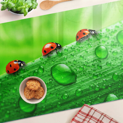 Snijplanken glas Lieveheersbeestjes op een groene achtergrond