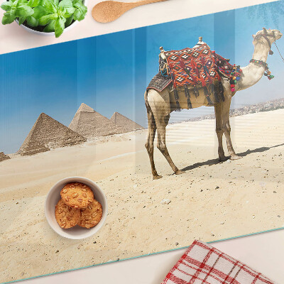 Glazen snijplanken Piramides en een kameel in de woestijn