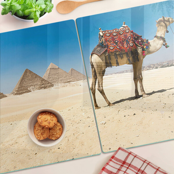 Glazen snijplanken Piramides en een kameel in de woestijn