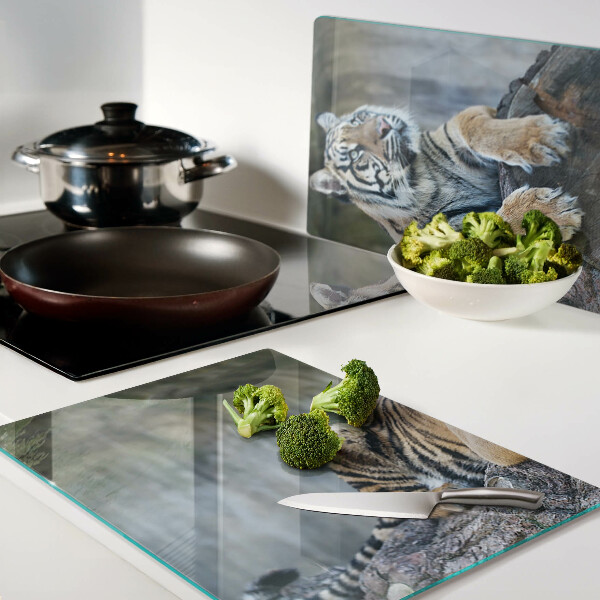 Glazen snijplanken Tijger op een boomstam