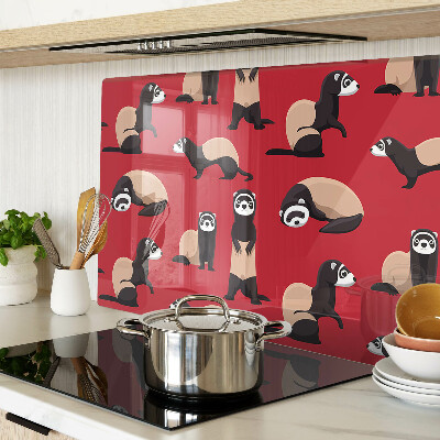 Snijplanken van glas Fretten op een rode achtergrond