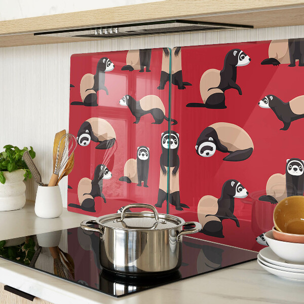 Snijplanken van glas Fretten op een rode achtergrond