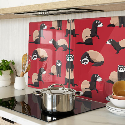 Snijplanken van glas Fretten op een rode achtergrond