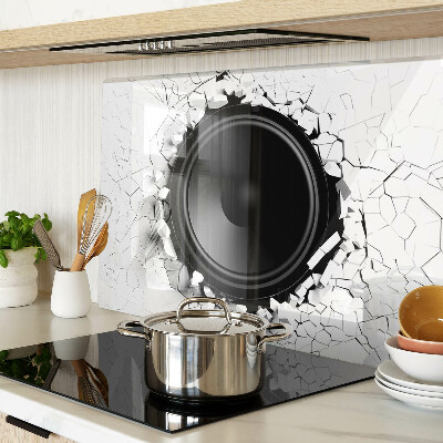 Snijplanken glas Luidspreker in een kapotte muur