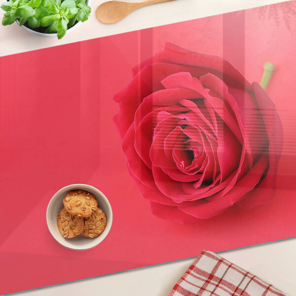 Snijplanken glas Rode roos op de achtergrond