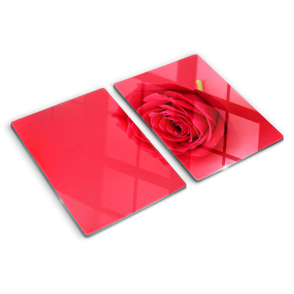 Snijplanken glas Rode roos op de achtergrond
