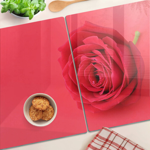 Snijplanken glas Rode roos op de achtergrond