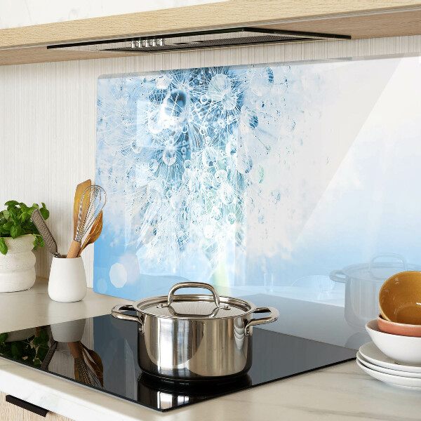 Snijplanken van glas Paardenbloem met waterdruppels