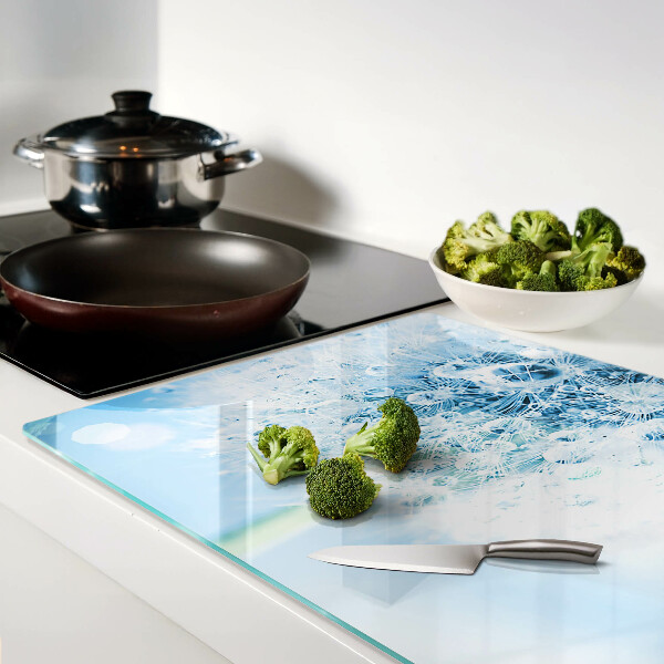 Snijplanken van glas Paardenbloem met waterdruppels