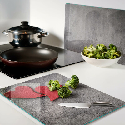 Snijplanken glas Een hart tegen de achtergrond van een raam.