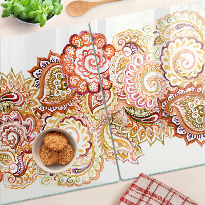 Snijplanken van glas Paisley-motief in tinten rood en goud.