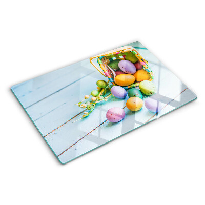 Glazen snijplanken Paaseieren in verschillende kleuren in een mandje
