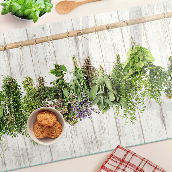 Snijplanken van glas Kruiden op een houten achtergrond