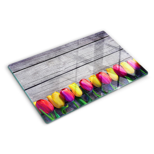 Glazen snijplanken Tulpen op een houten achtergrond