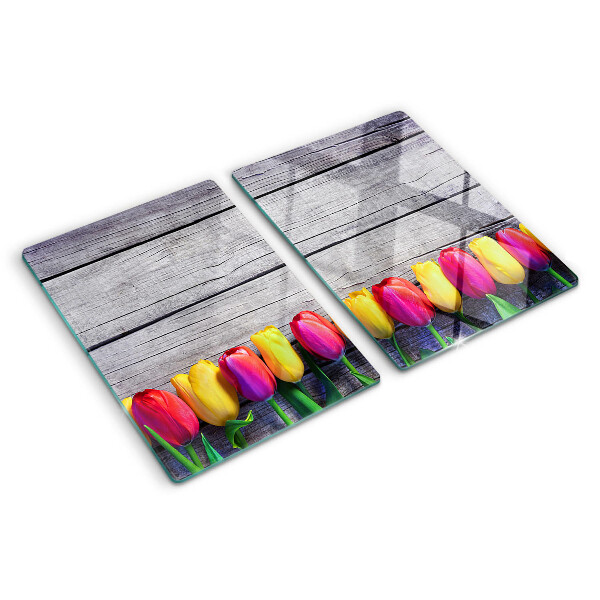 Glazen snijplanken Tulpen op een houten achtergrond