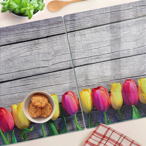 Glazen snijplanken Tulpen op een houten achtergrond