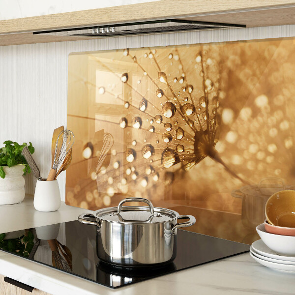 Snijplanken van glas Waterdruppels op een paardenbloem