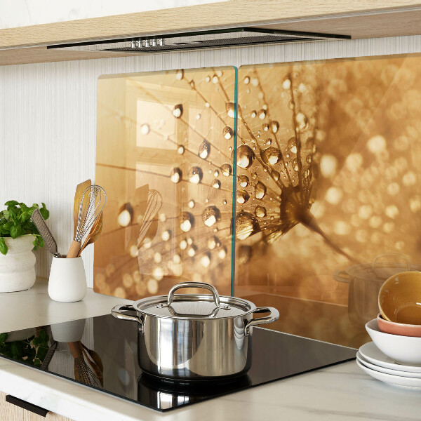 Snijplanken van glas Waterdruppels op een paardenbloem