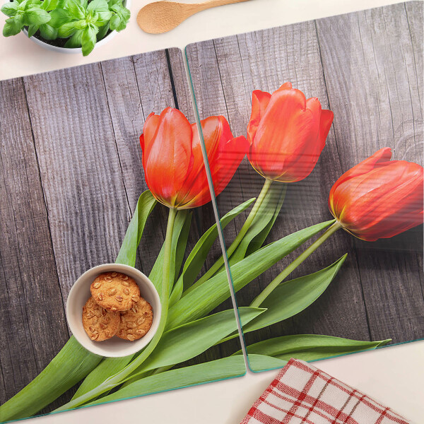 Glazen snijplanken Tulpen op een houten achtergrond