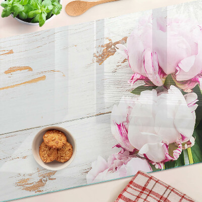 Snijplanken van glas Pioenrozen op een houten achtergrond