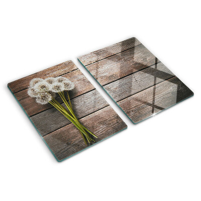 Glazen snijplanken Paardenbloemen op een houten achtergrond