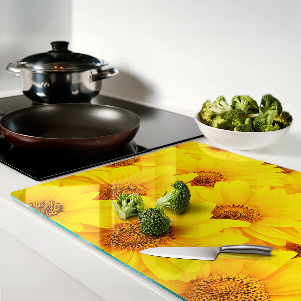 Glazen snijplanken Zonnebloemen op een gele achtergrond