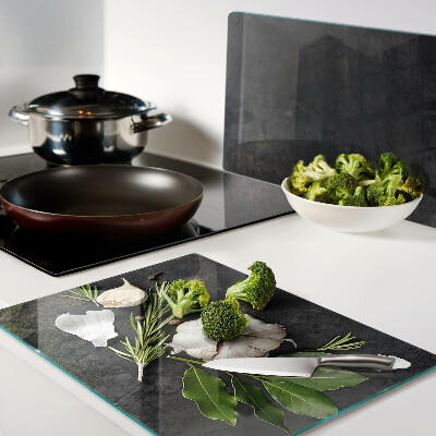 Glazen snijplanken Bloemen en kruiden op een marmeren achtergrond