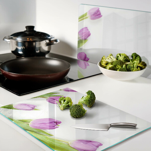 Snijplanken glas Tulpen op een witte achtergrond