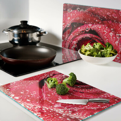 Glazen snijplanken Rode roos met waterdruppels