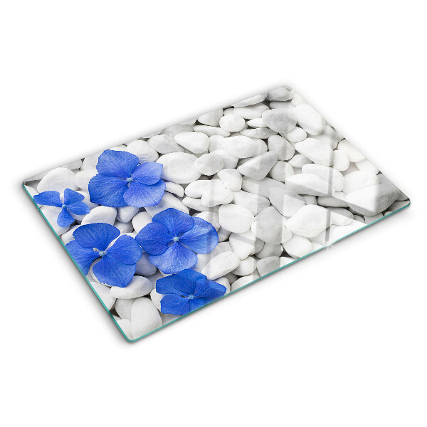 Snijplanken van glas Blauwe bloemen op witte stenen
