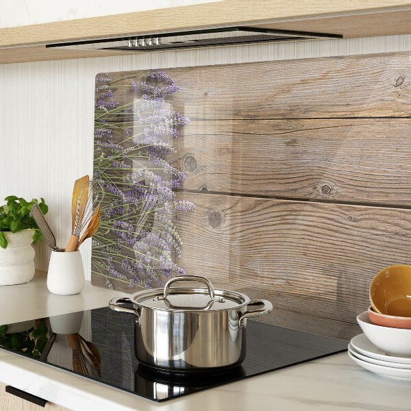 Snijplanken glas Lavendel op een houten achtergrond