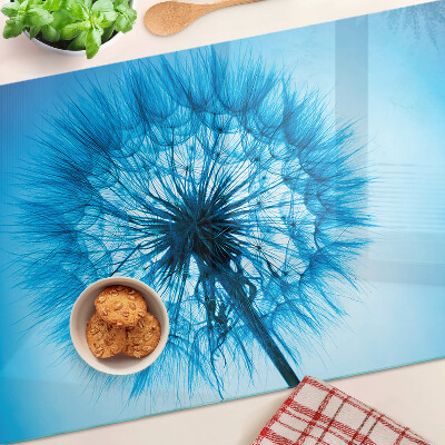 Snijplanken van glas Paardenbloem op een blauwe achtergrond