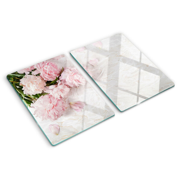 Snijplanken van glas Pioenrozen op een marmeren achtergrond