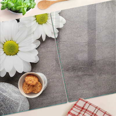 Glazen snijplanken Bloemen en stenen op de achtergrond