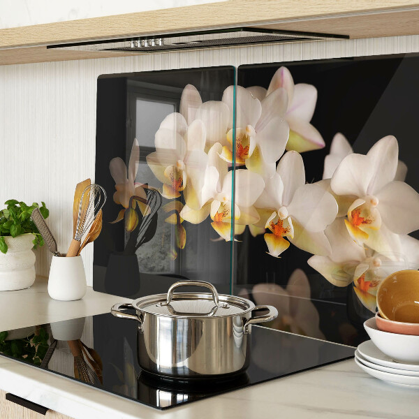 Snijplanken van glas Orchideeën op een zwarte achtergrond